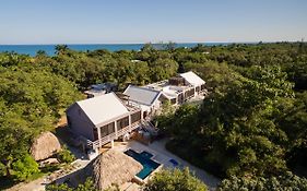 Bayshore Bijou Suites
