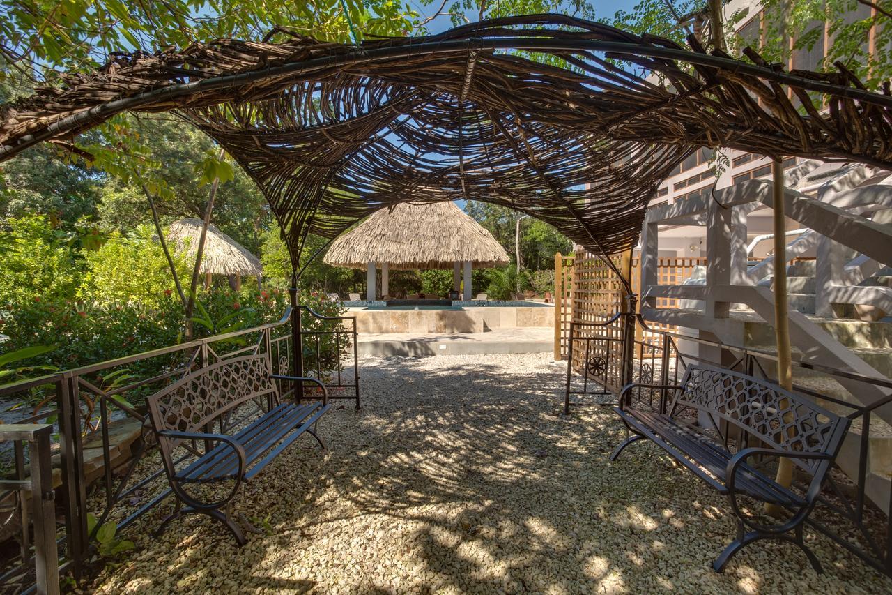 Bayshore Bijou Suites Maya Beach Exterior photo